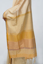 Load image into Gallery viewer, Urban Drape Amaya Light Handwoven Saree
