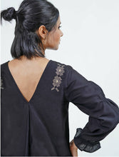 Load image into Gallery viewer, CLARA MINNELLI - RUCHED BLACK BLOUSE
