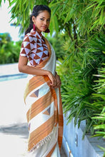 Load image into Gallery viewer, Urban Drape Thrikona Rata Saree - Fashion Market.LK
